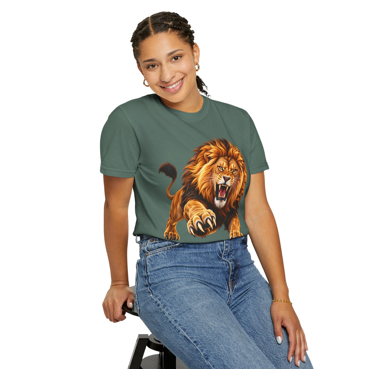 Roaring Lion Graphic T-Shirt — Bold Vintage Animal Tee