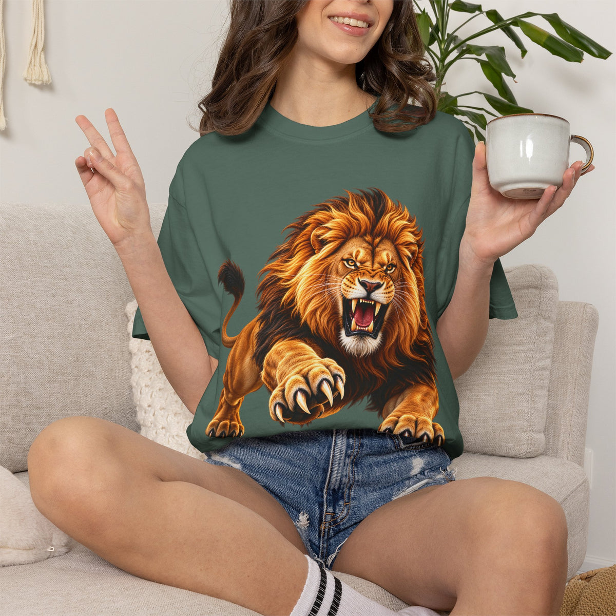 Roaring Lion Graphic T-Shirt — Bold Vintage Animal Tee