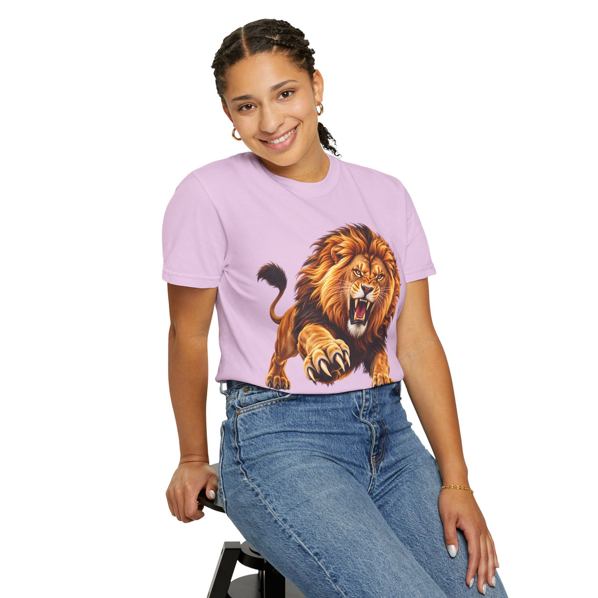 Roaring Lion Graphic T-Shirt — Bold Vintage Animal Tee