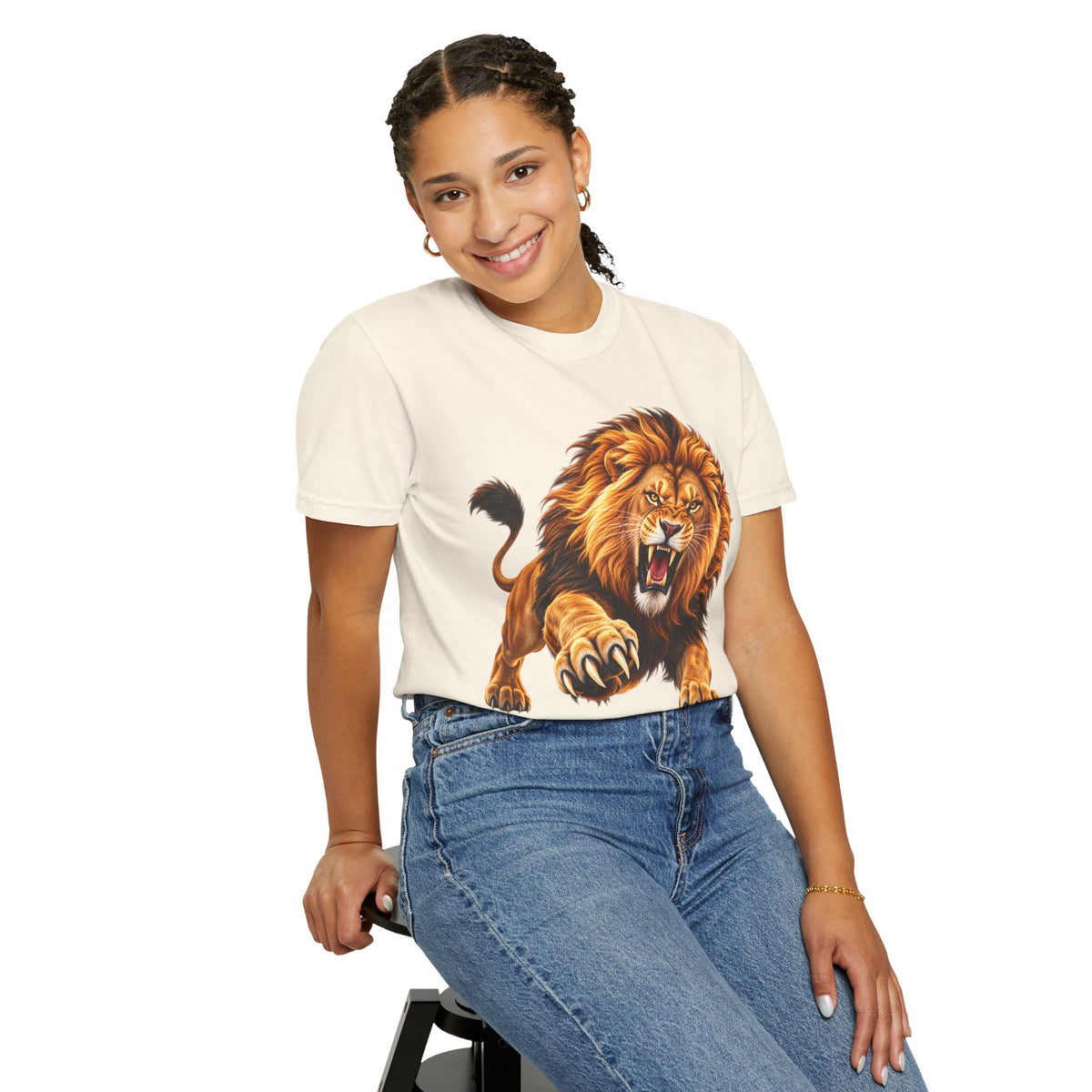 Roaring Lion Graphic T-Shirt — Bold Vintage Animal Tee