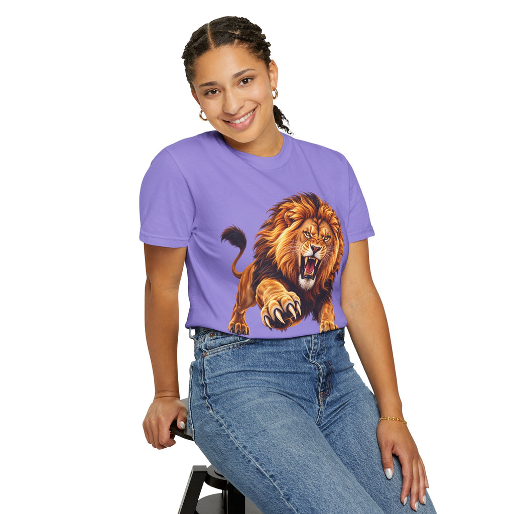Roaring Lion Graphic T-Shirt — Bold Vintage Animal Tee
