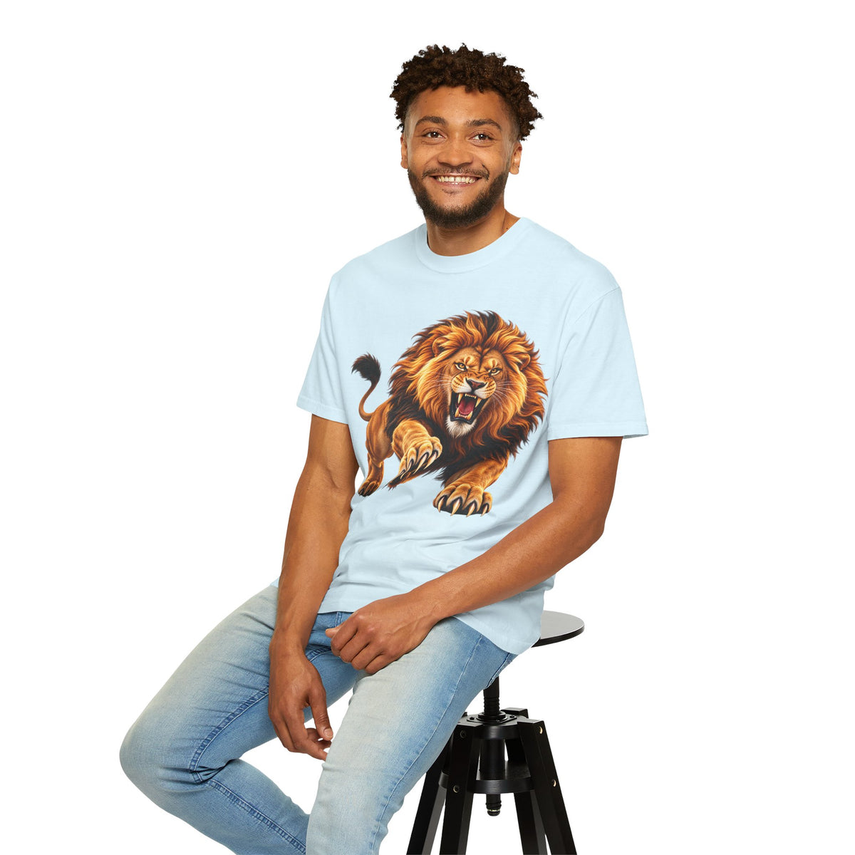 Roaring Lion Graphic T-Shirt — Bold Vintage Animal Tee