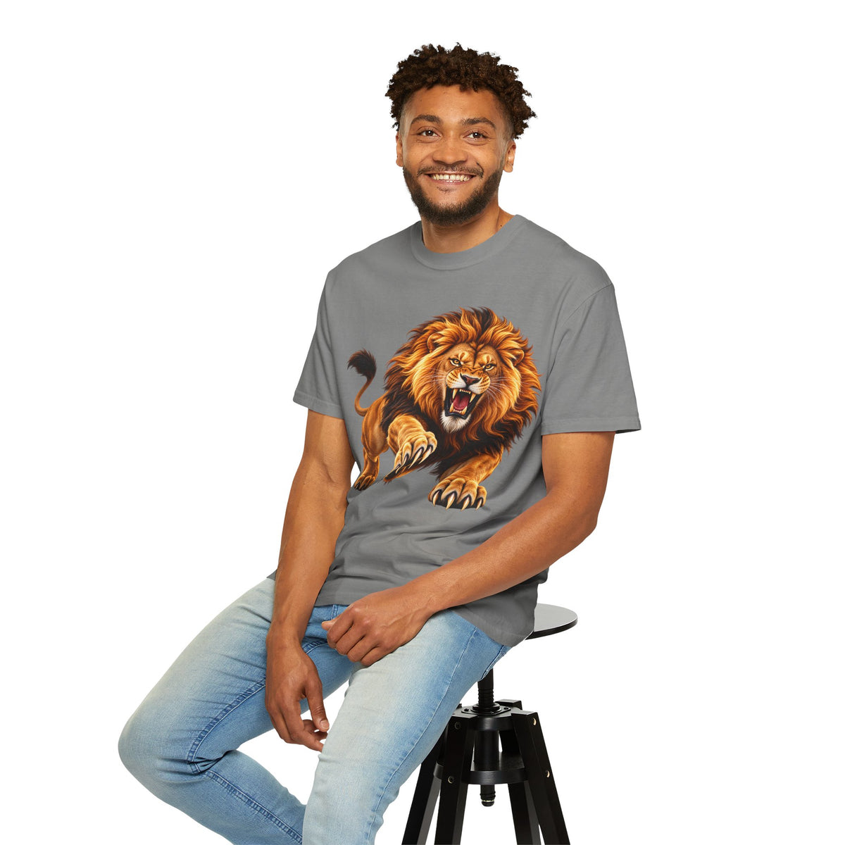 Roaring Lion Graphic T-Shirt — Bold Vintage Animal Tee
