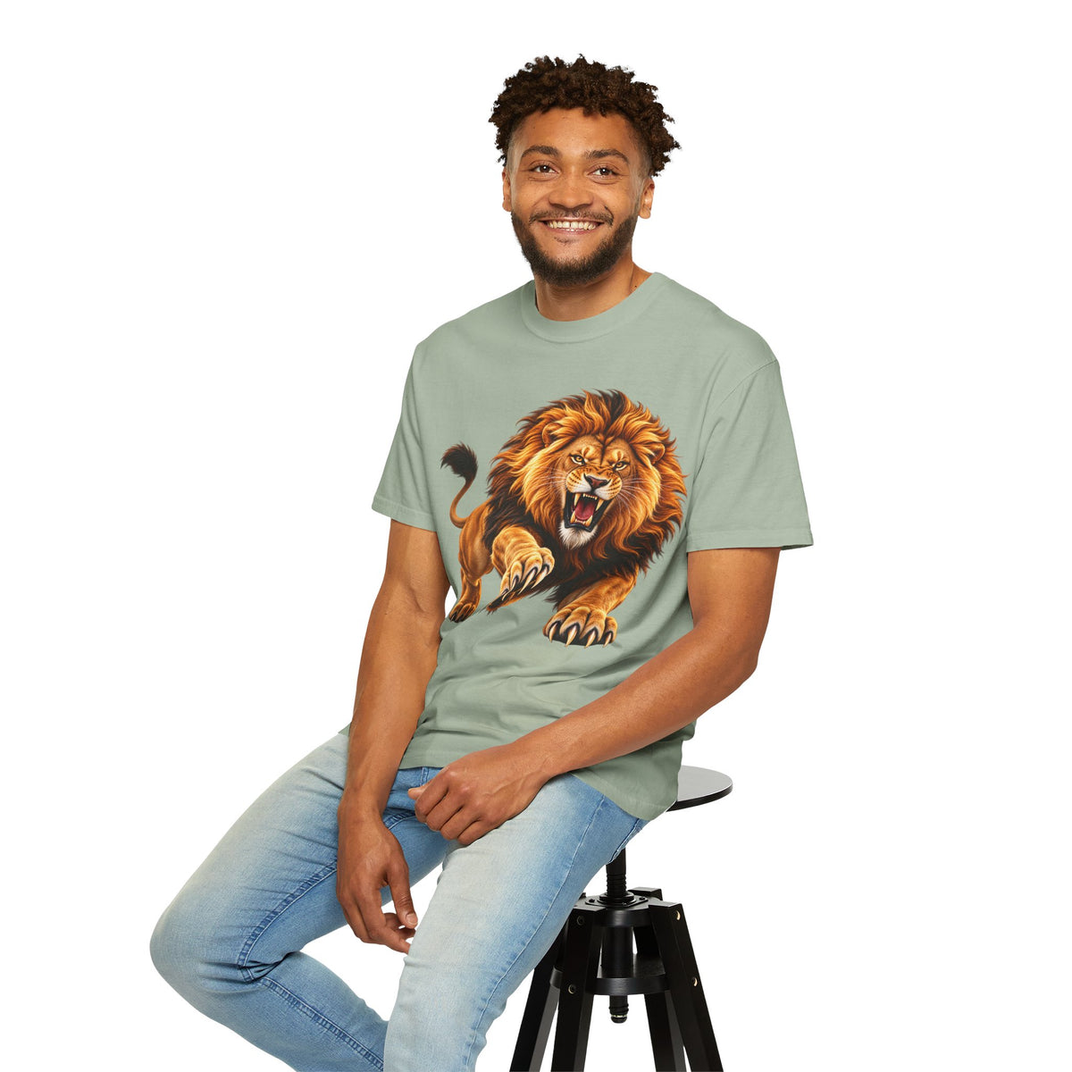 Roaring Lion Graphic T-Shirt — Bold Vintage Animal Tee