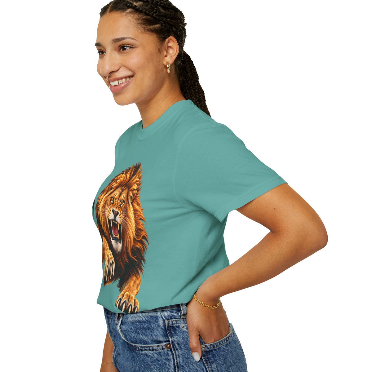 Roaring Lion Graphic T-Shirt — Bold Vintage Animal Tee